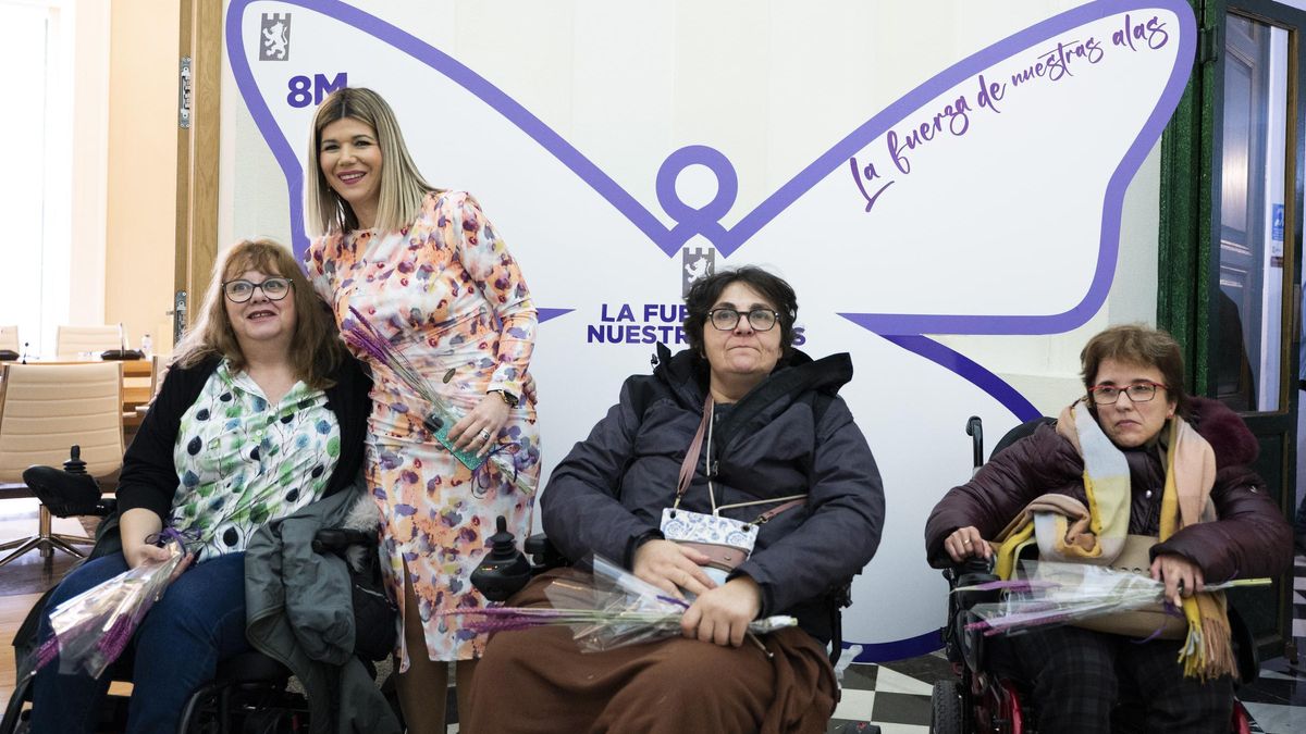 Acto institucional en el ayuntamiento de Cáceres por el 8M