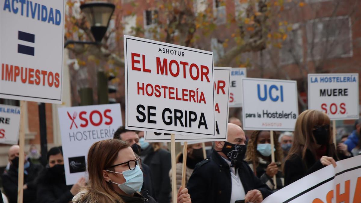 Autónomos y trabajadores de Castellón protestan por la falta de ayudas, en una imagen reciente.