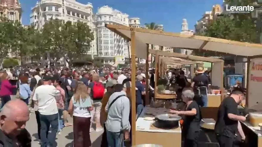 La Plaza del Ayuntamiento a rebosar en el segundo día del Tastarròs 2026