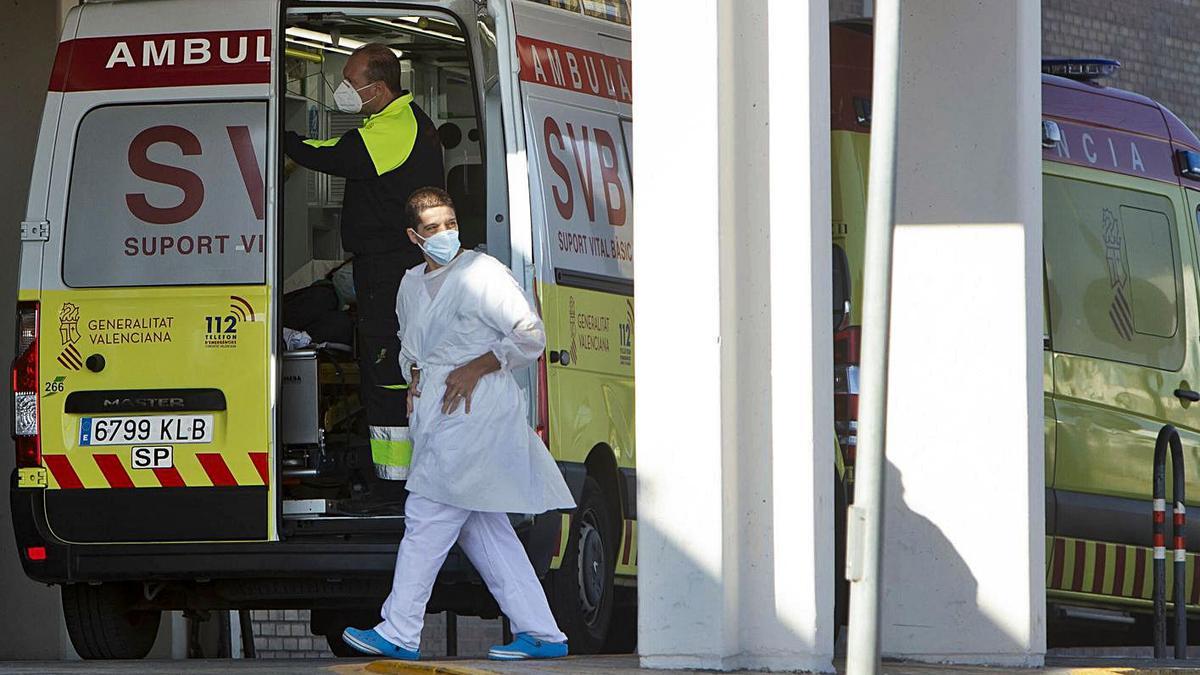 Acceso al Hospital de Sagunt por Urgencias. | DANIEL TORTAJADA