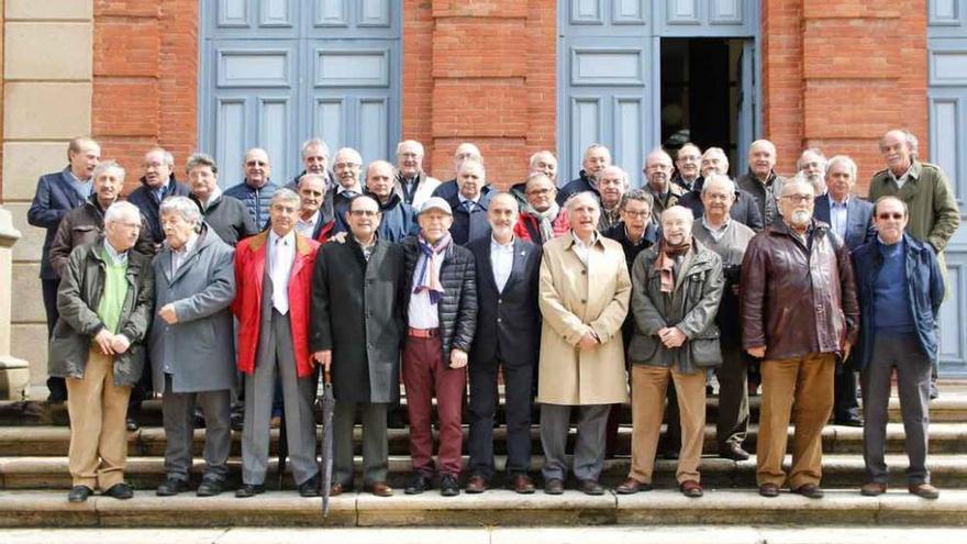 Reencuentro de la promoción de Bachillerato 59-66 en el Claudio Moyano