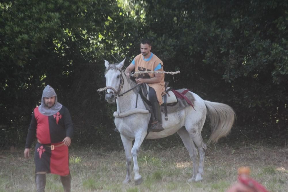 Moaña viaja a la Edad Media: justas con caballos y fuego por las calles. // Santos Álvarez