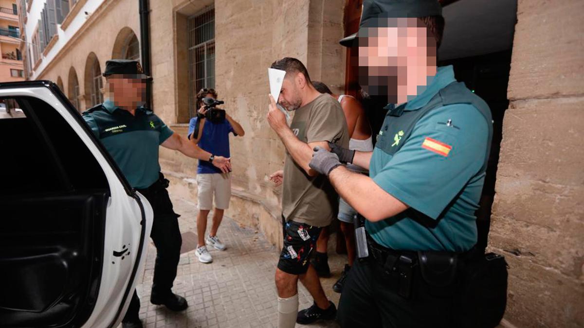 El acusado, al ser trasladado a prisión tras el crimen en junio de 2023.