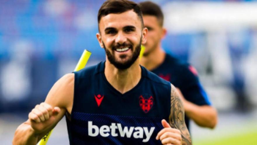 Sadiku rescinde su contrato con el Levante UD