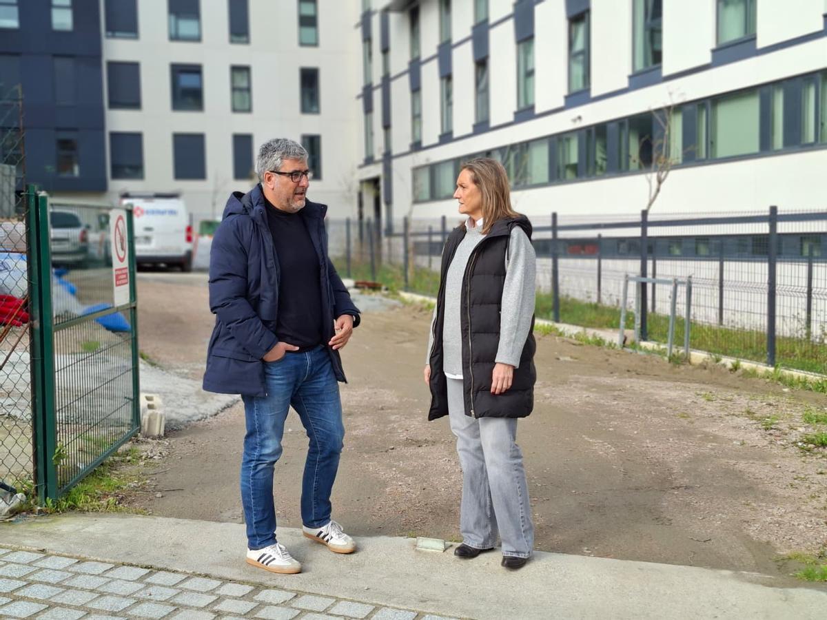 Luisa Sánchez (d.) con Miguel Martín.