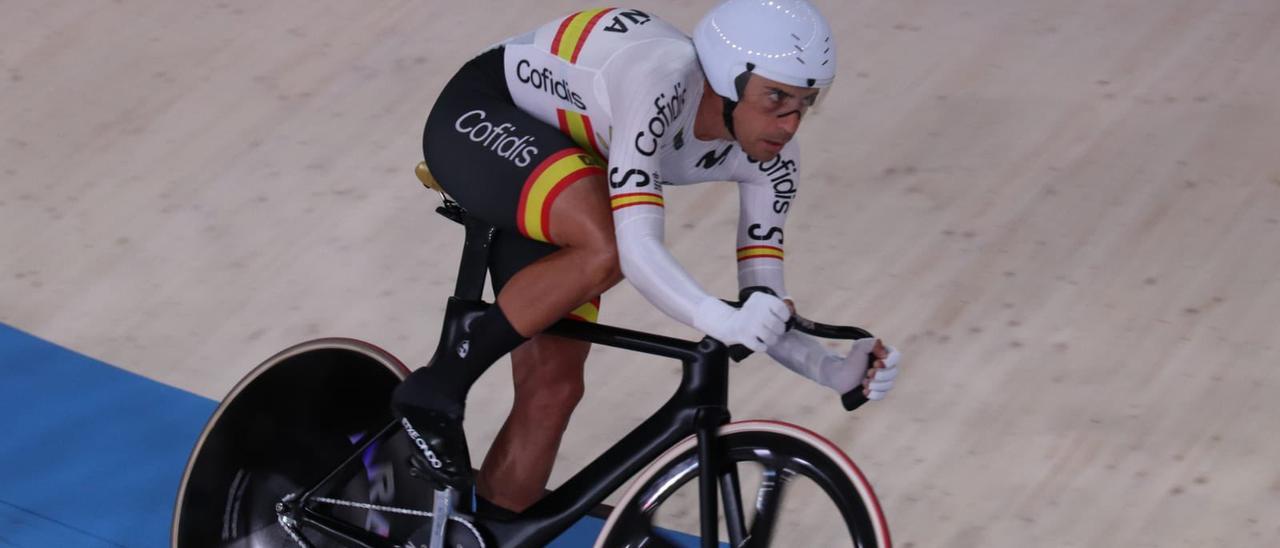 Sebastián Mora, durante una competición de pista disputada este año, con los colores de la selección española.