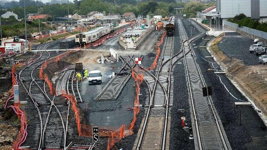 Aspecto que presenta la estación en plenos trabajos de adaptación a la alta velocidad. // R. Vázquez