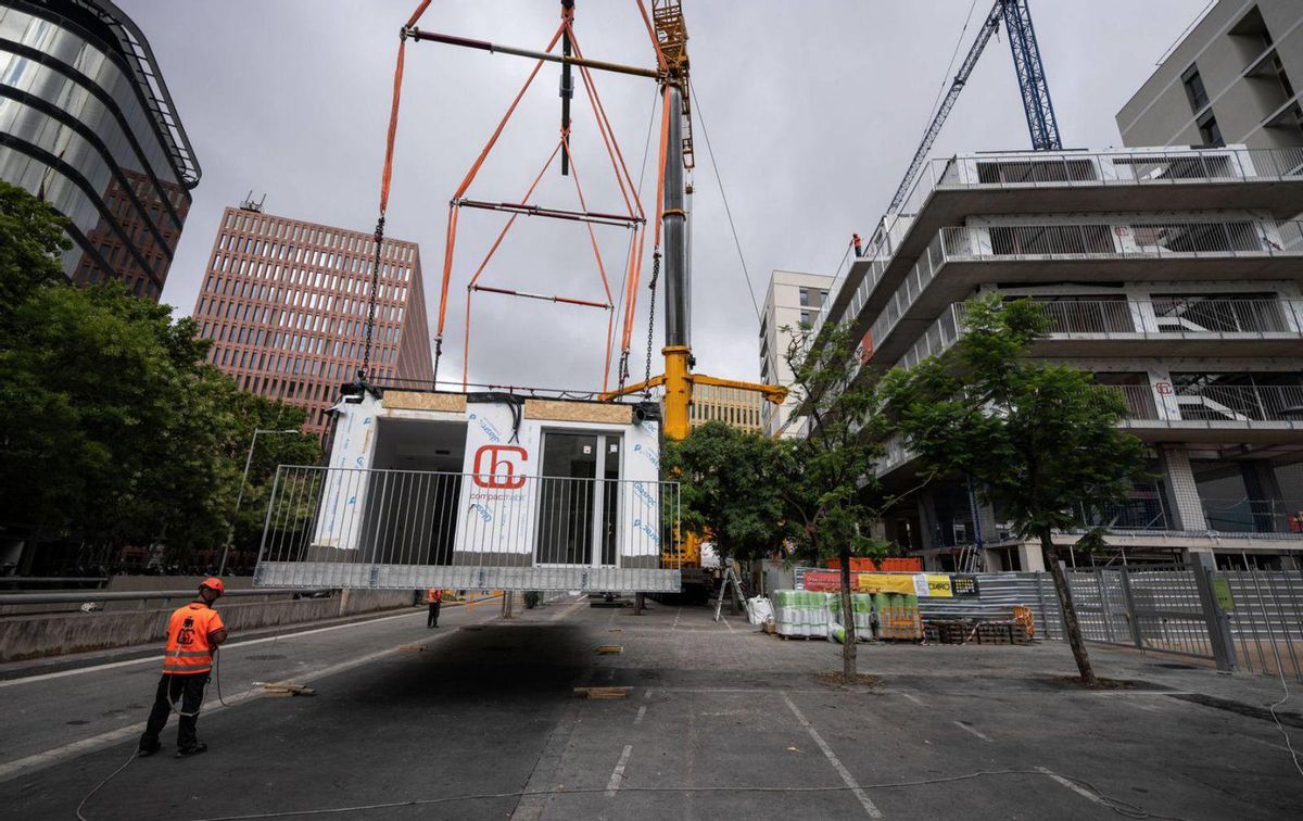 BCN alçarà en 10 dies un bloc prefabricat de vuit plantes BCN alçarà en 10 dies un bloc prefabricat de vuit plantes