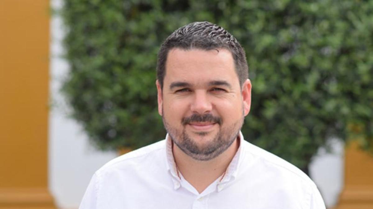 Romualdo Garrido, alcalde de Gines.