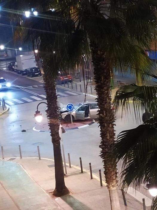 Una conductora borracha se estrella contra una farola en Xirivella en pleno estado de alarma