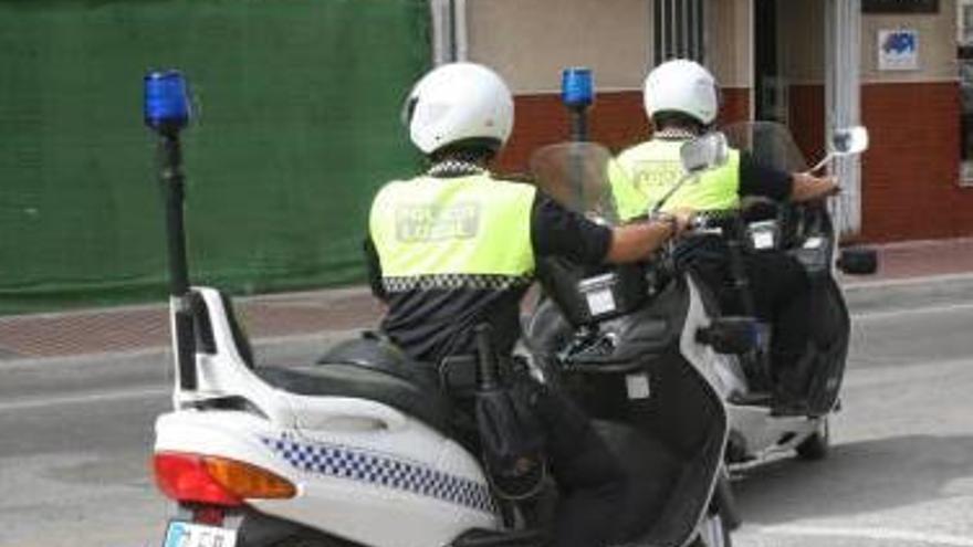 La Policía multa a una moto sin ITV que usa para patrullar