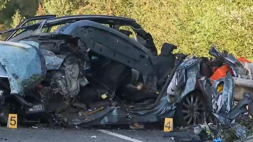 Dos muertos y un herido grave en un choque frontal entre un camión y un coche en Dumbría