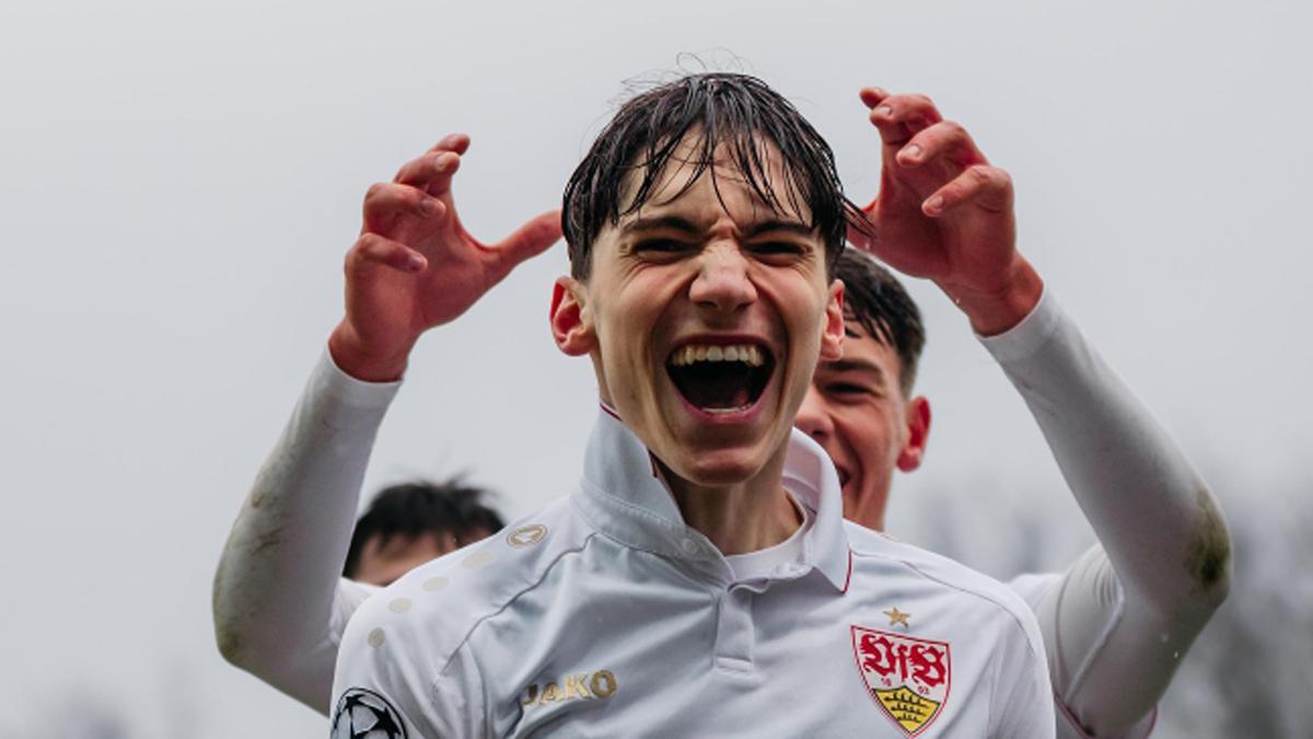 Efe Korkut, con el Stuttgart, nuevo fichaje del Athletic