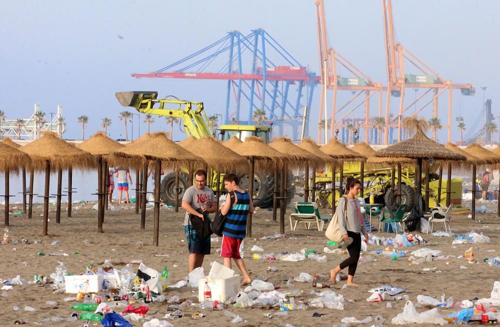 Así han quedado las playas después de la Noche de San Juan