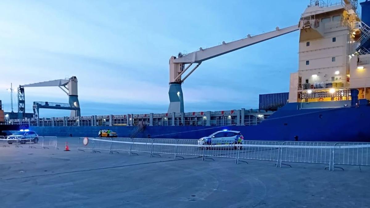 El mercante 'HC Eva Marie', custodiado esta mañana por Guardia Civil y Policía Portuaria