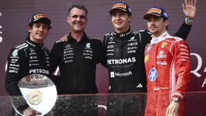 Russell i Mercedes arrasen  i Alonso no acaba la prova