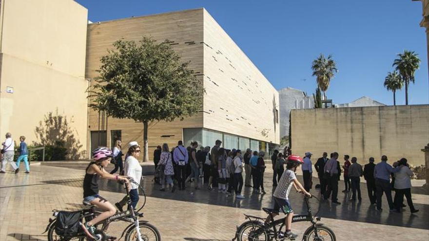 El centro de visitantes lleva tres años abierto y aún carece de tienda y bar