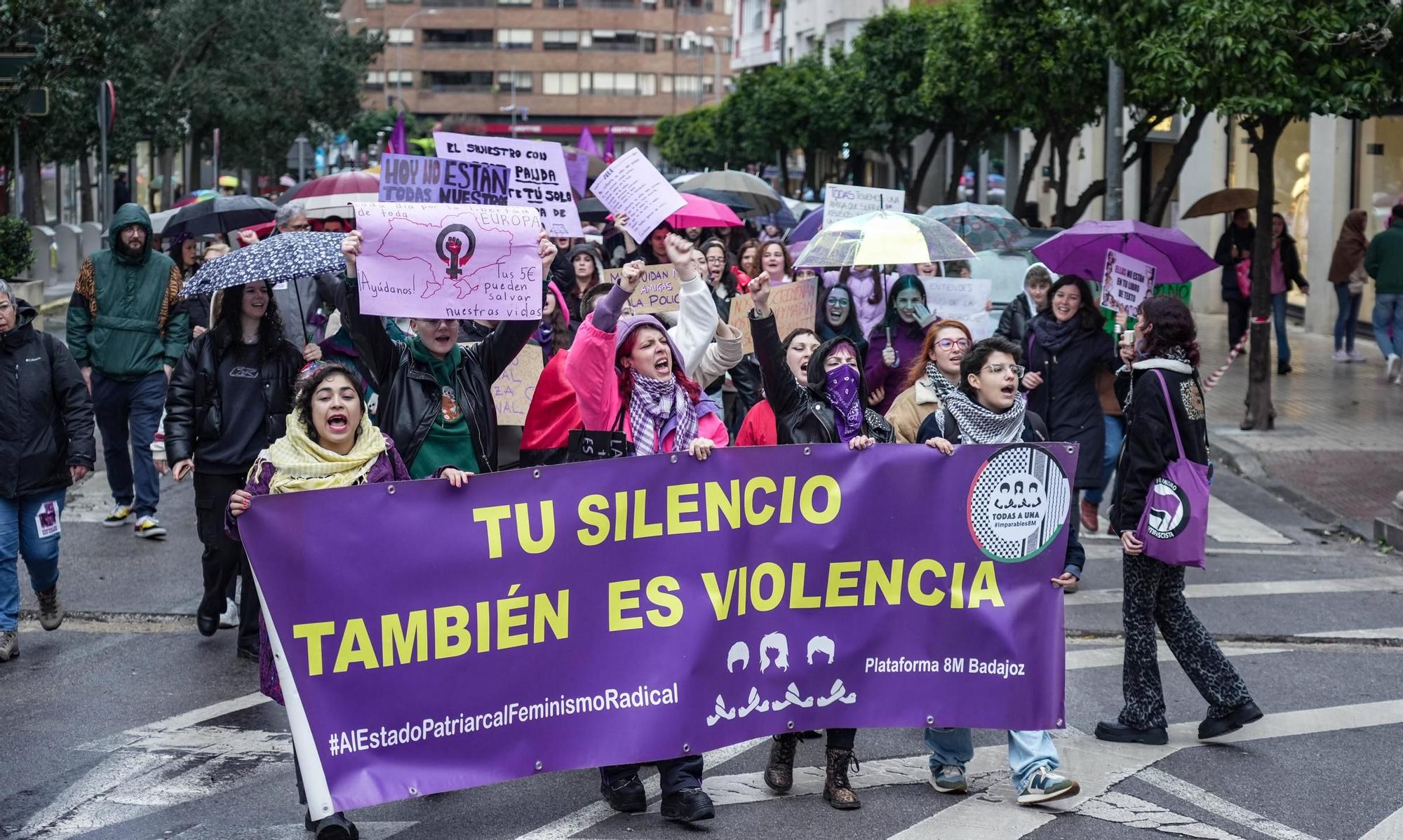 8M en Badajoz: Las mujeres gritan &quot;se acabó&quot;