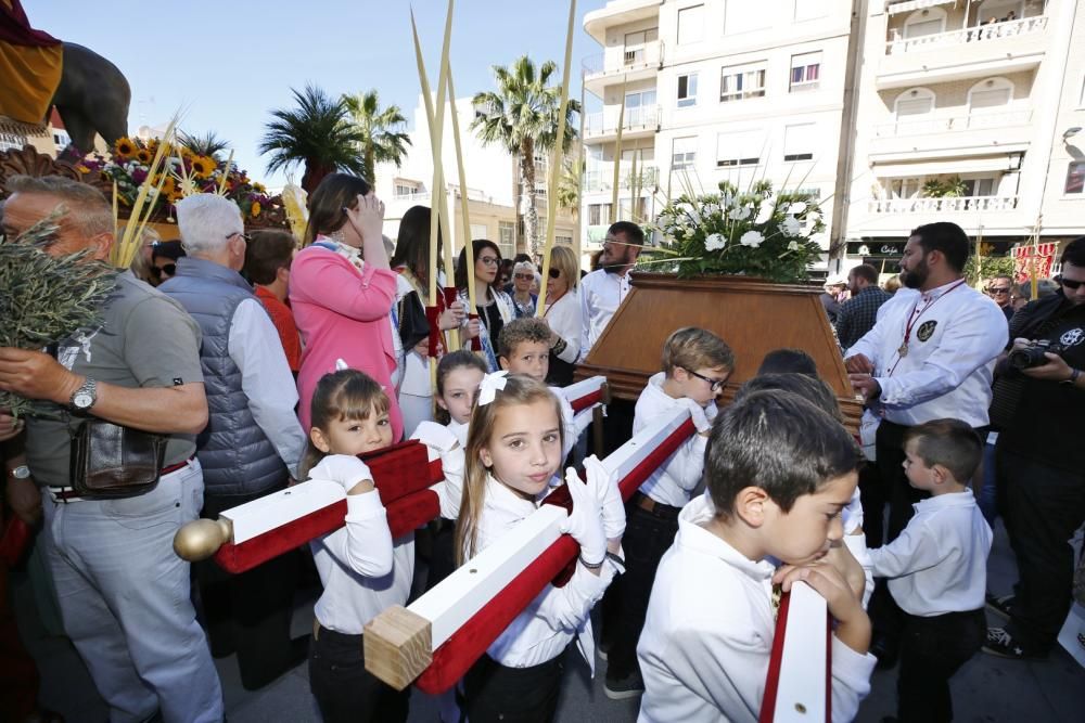 La procesión recorrió el itinerario entre la iglesia del Sagrado Corazón y la Inmaculada en Torrevieja