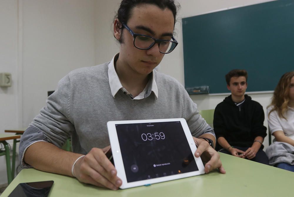 Las imágenes de la primera ronda del Torneo de Debate Escolar de Málaga, que cuenta con el respaldo de La Opinión de Málaga y la colaboración de la Obra Social de La Caixa