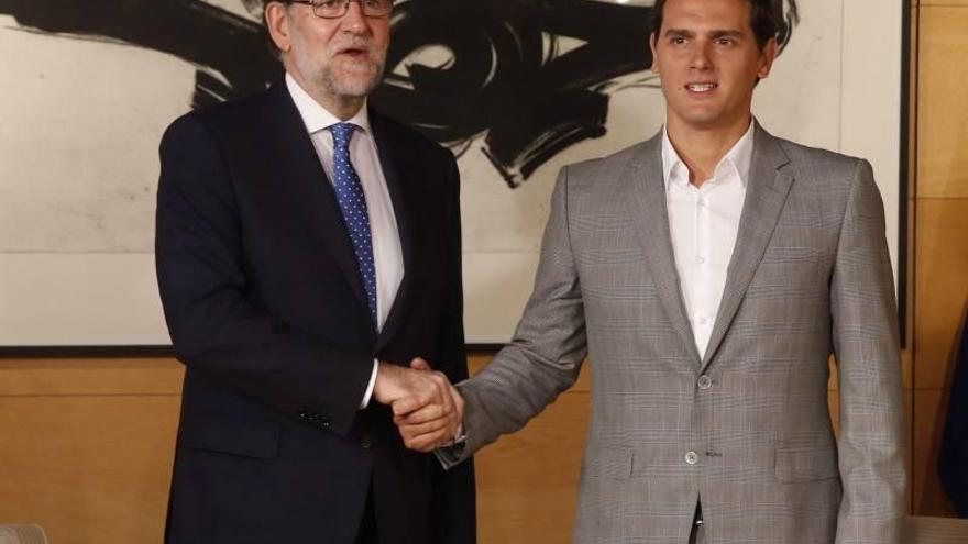 Rivera abre la puerta a una abstención para un Gobierno en minoría de Rajoy