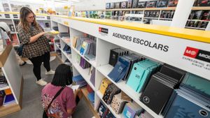 La gestió del xec escolar causa confusió entre centres i famílies