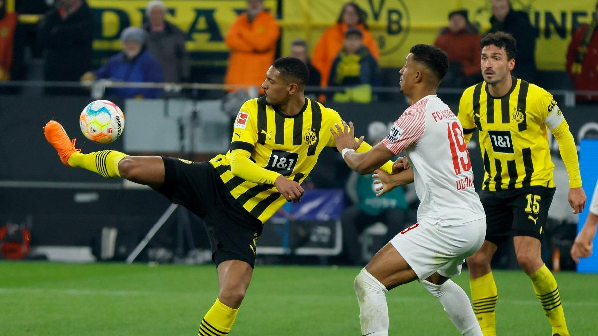 Haller controla un balón en su regreso a los terrenos de juego con el Dortmund