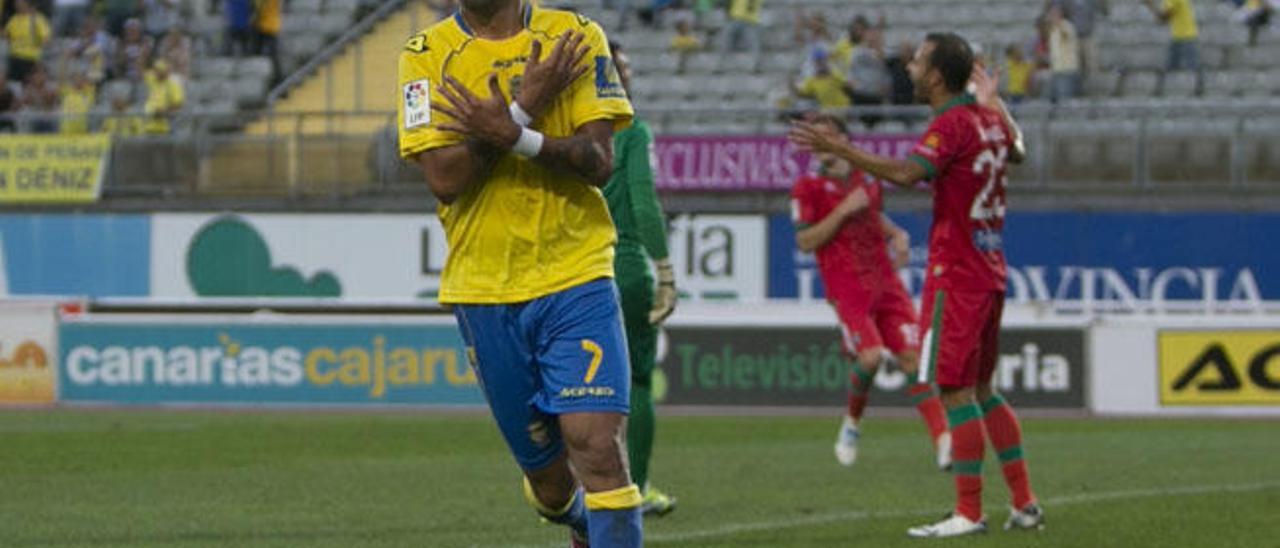 Nauzet Alemán celebra su tanto ante el Alcorcón en el Gran Canaria.