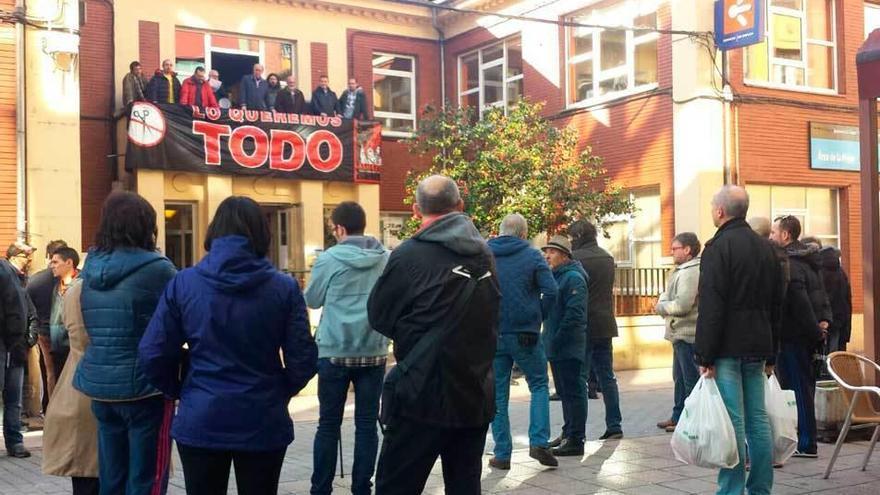 Protesta de los parados del Valle en La Felguera