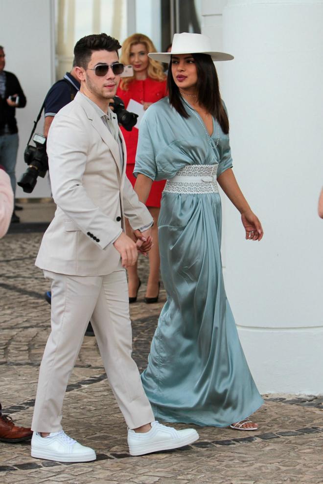 Nick Jonas y Priyanka Chopra paseando por Cannes