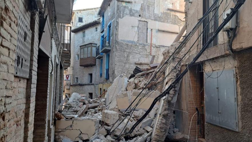 Un edificio deshabitado se derrumba en Borja