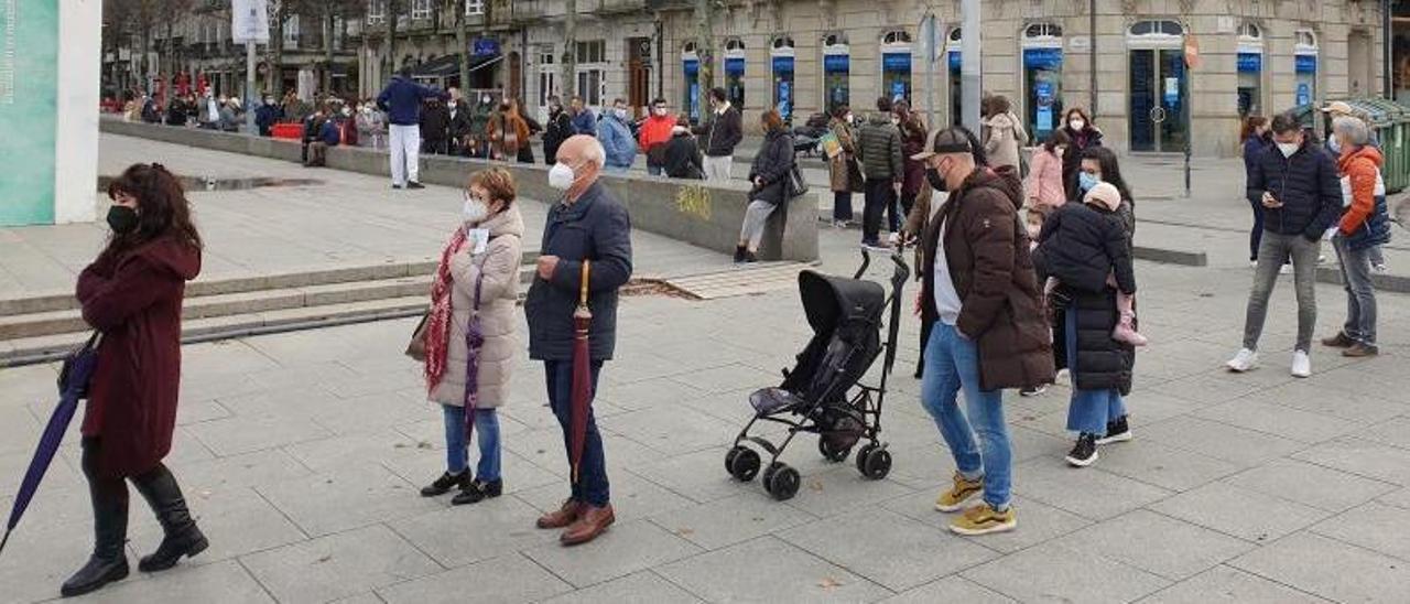 Cientos de personas quisieron realizarse la prueba PCR ayer por la mañana en el camión ubicado en el Náutico