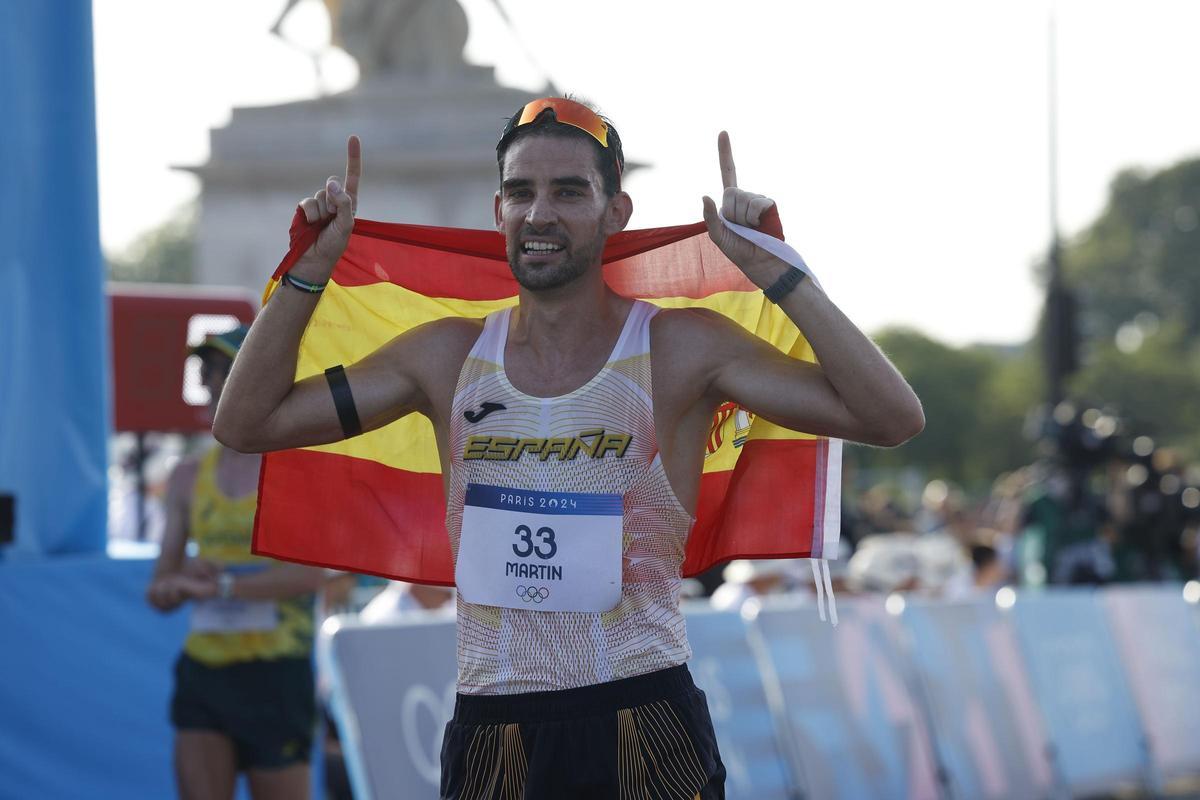 Álvaro Martín, tras alzarse con la medalla de bronce.