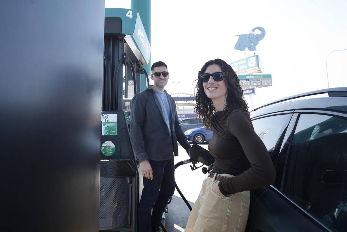 Toni Payeras y Joana Verger, sobre la rebaja del IVA en la gasolina: "Lo ideal sería que no hubiera guerra y no hicieran falta este tipo de medidas, pero en este contexto es necesario ayudar a los ciudadanos".