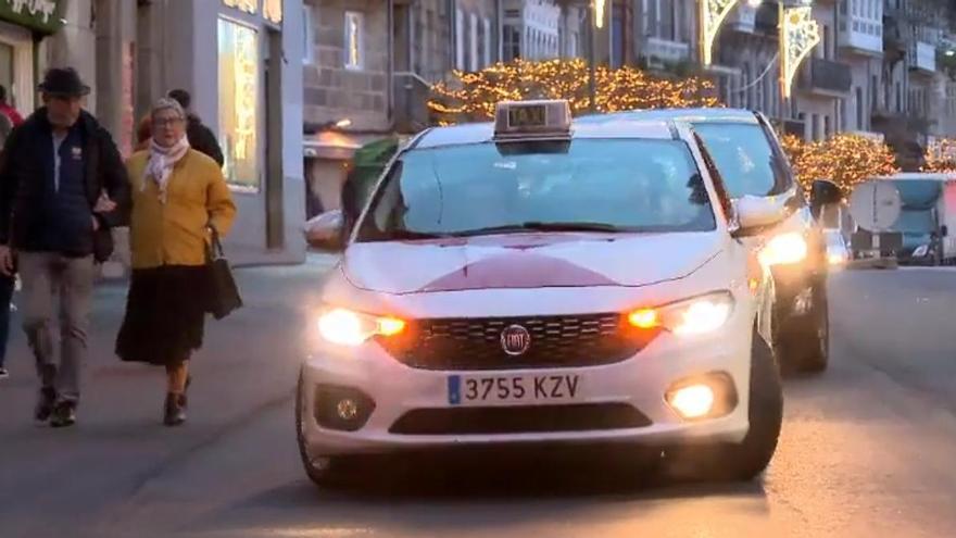 Los taxistas de Vigo llevan a los abuelos a ver las luces de Navidad