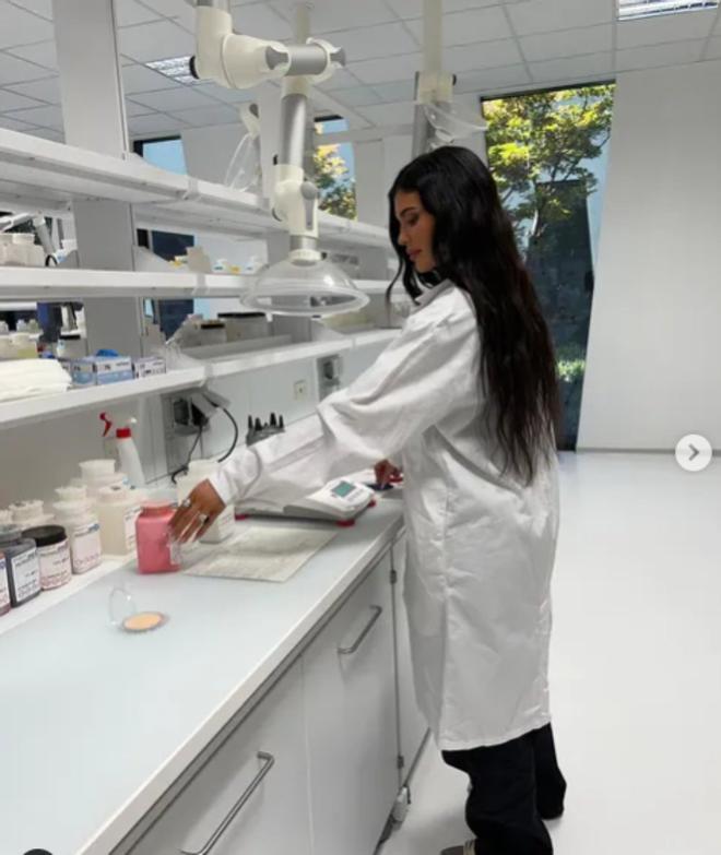 Kylie Jenner en el laboratorio