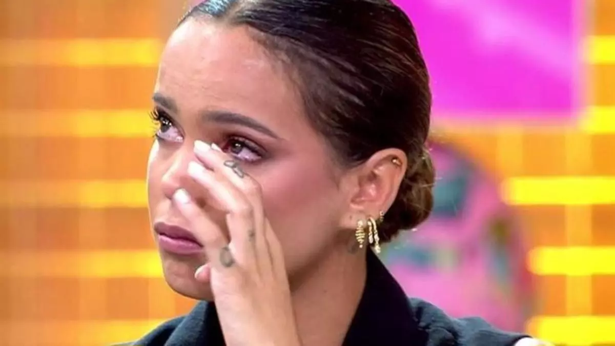 Gloria Camila no puede evitar las lágrimas al escuchar los duros ataques de la madre de Michu y anuncia acciones legales