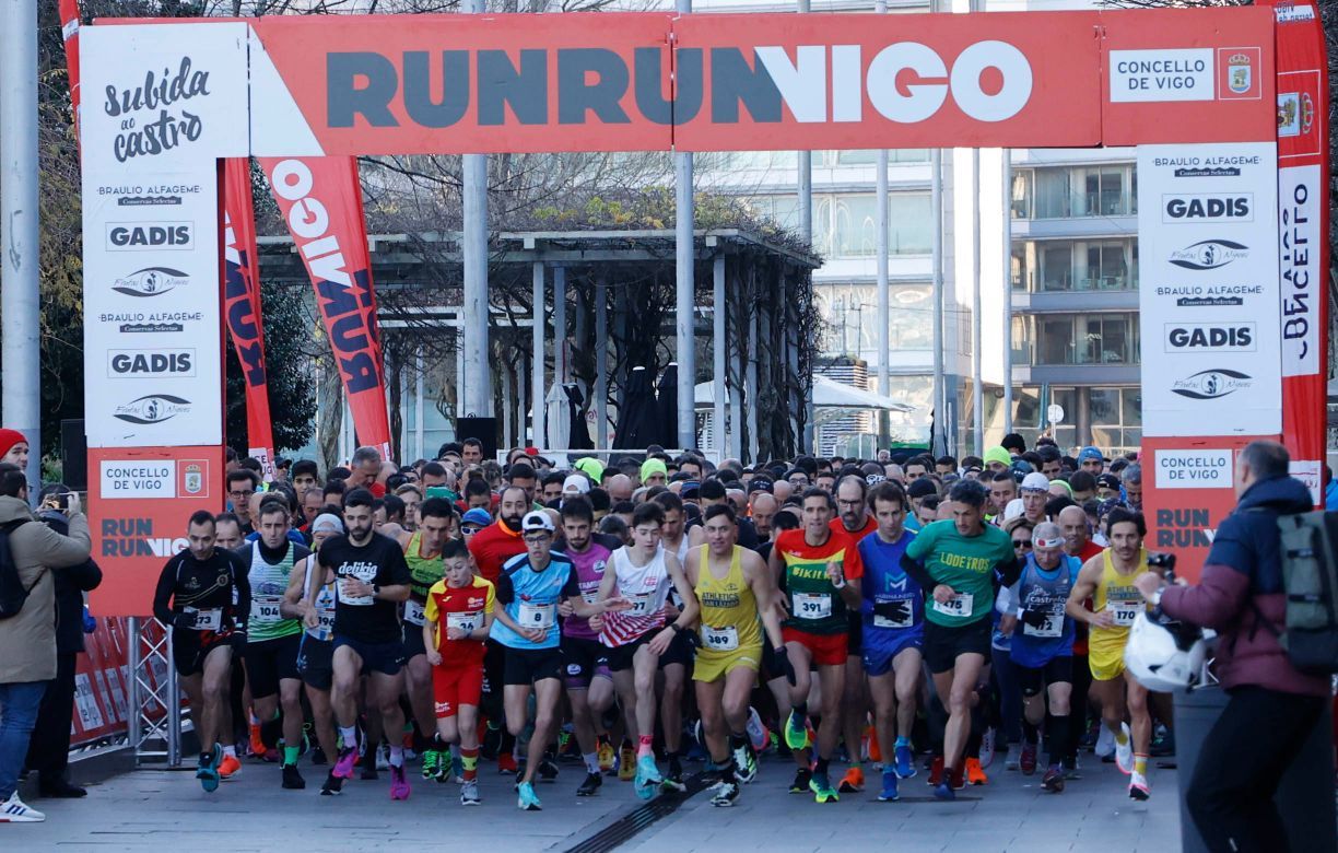 Pisadas de altura en Vigo: cientos de corredores suben O Castro