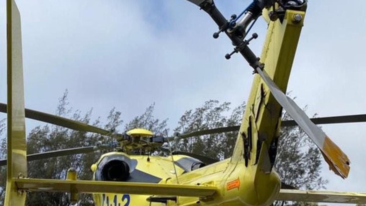 Estado en que quedó la cola del helicóptero medicalizado.