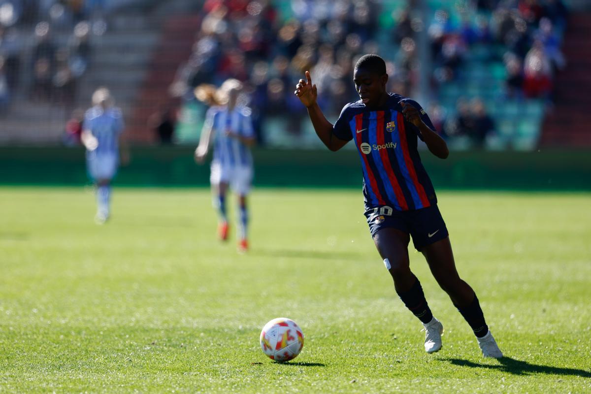 Asisat Oshoala, del FC Barcelona, en una jugada del partido de la Supercopa de España femenina que ha enfrentado a su equipo a la Real Sociadad.