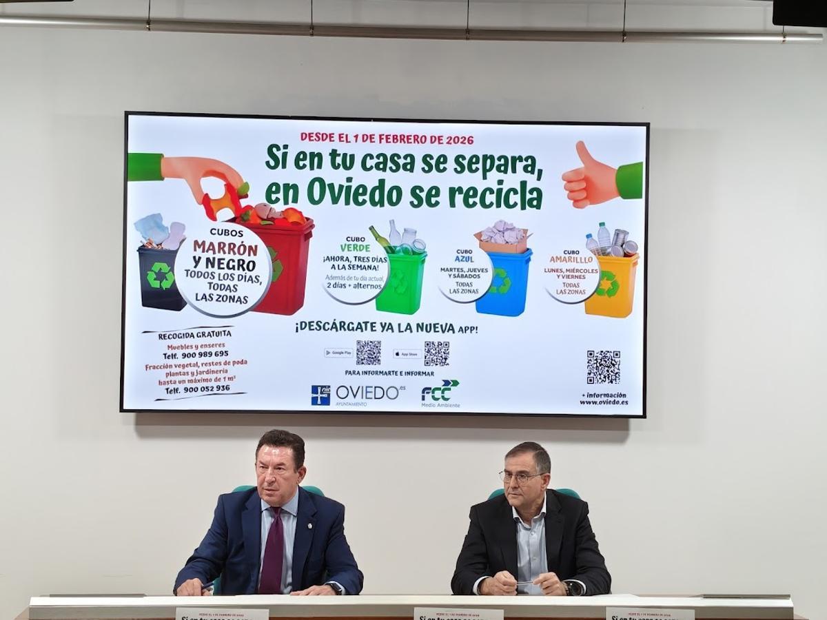 José Ramón Pando, concejal de gobierno de Licencias y disciplina urbanística, y servicios básicos del Ayuntamiento de Oviedo –izquierda–, acompañado de Adolfo García González, jefe de servicio de Servicios Básicos.