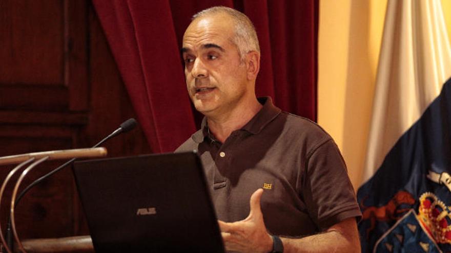 Pedro Dorta Antequera durante su conferencia en la Real Sociedad Económica de Amigos del País de Tenerife.