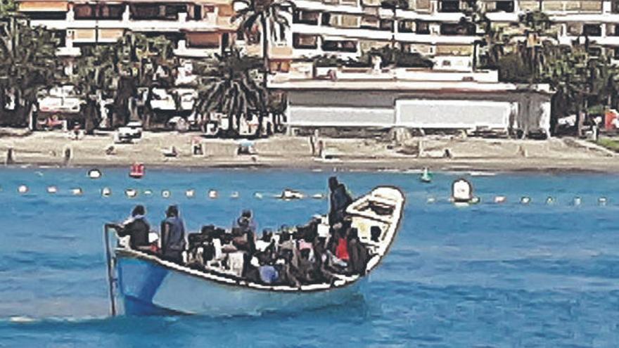 Migrantes llegados el pasado martes a Los Cristianos.