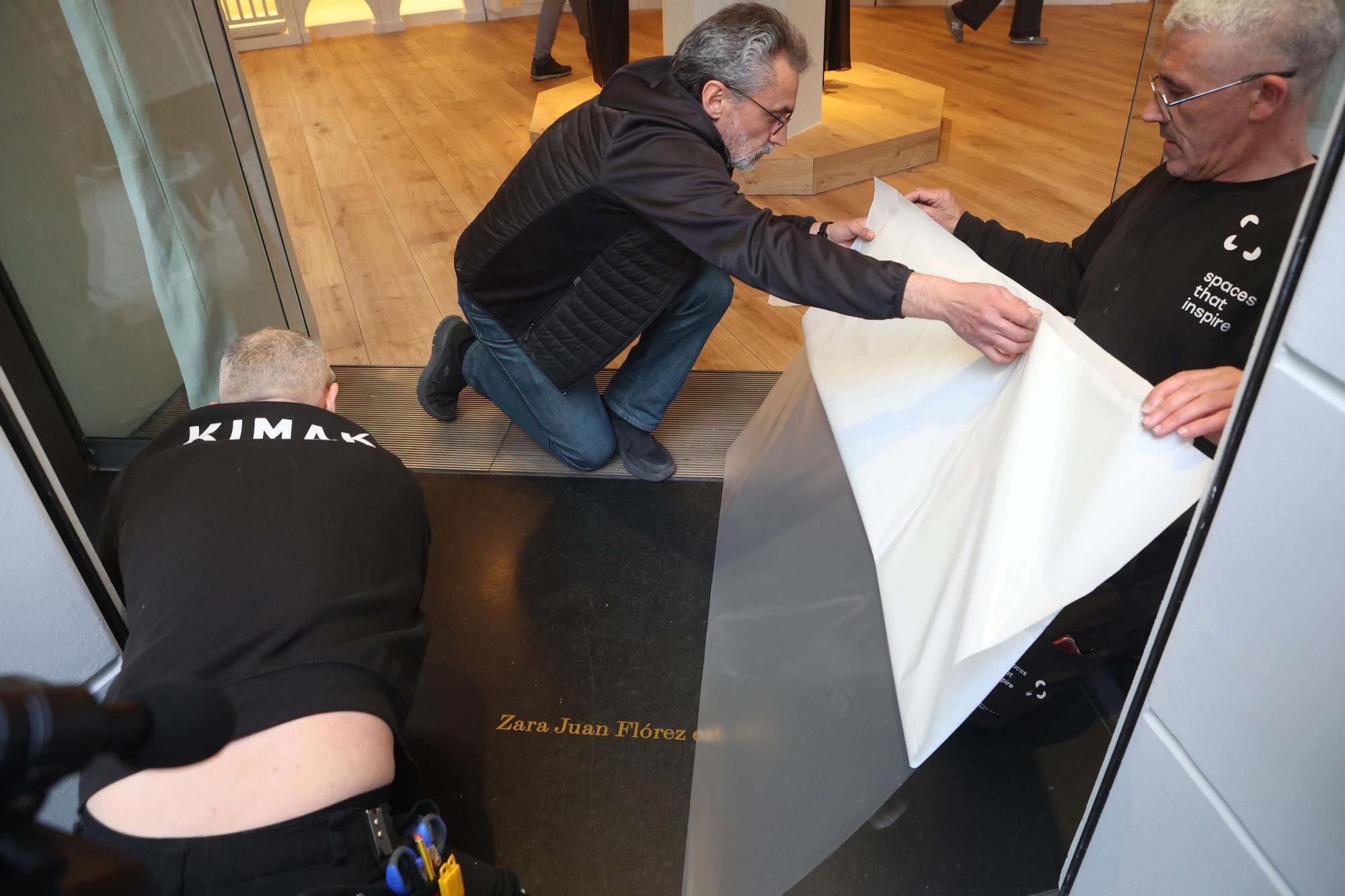 Reinauguración de la primera tienda de Zara: un homenaje a la Marina y una colección exclusiva