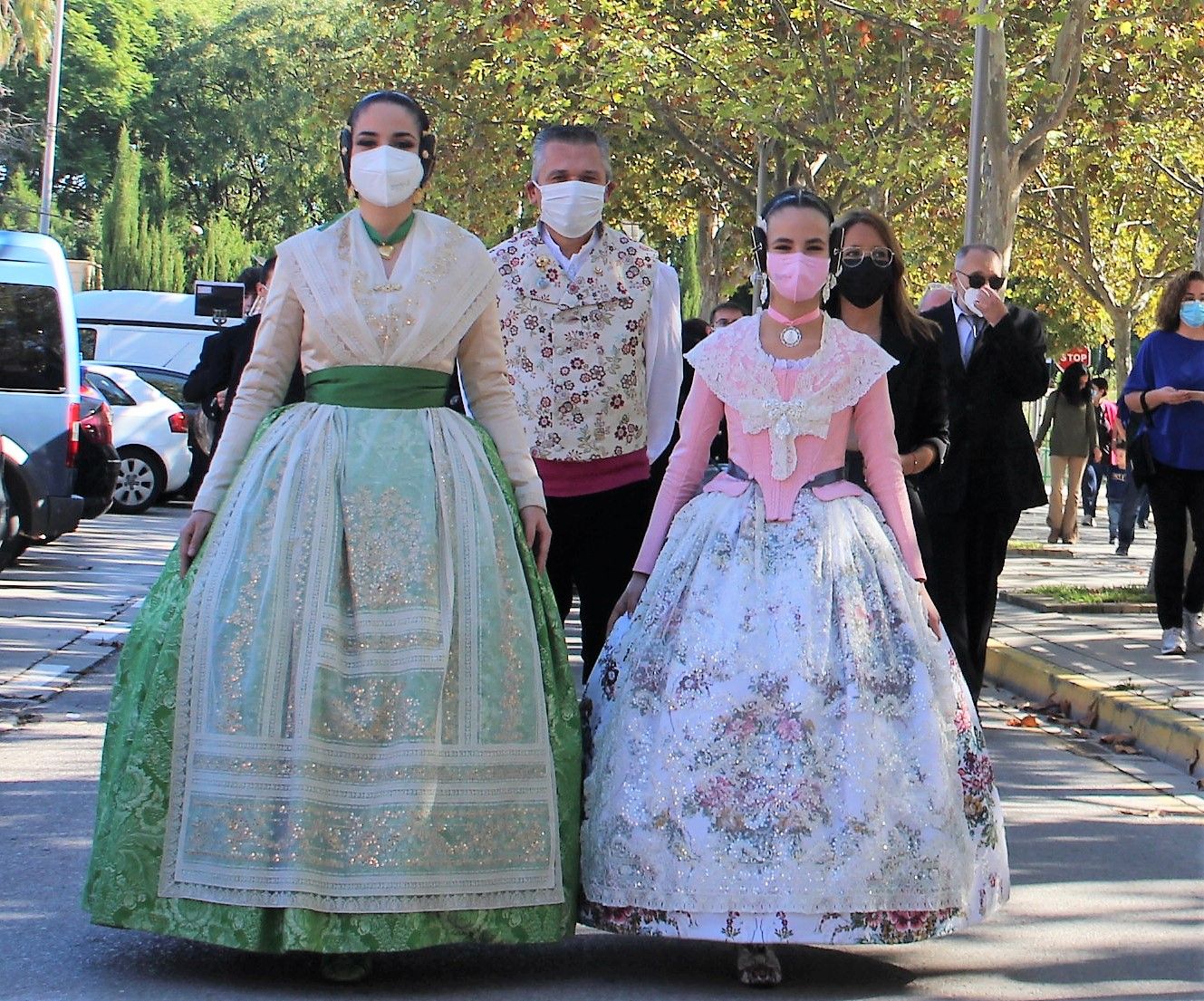 Carmen, Nerea y las cortes acompañan a las fallas de Quart y Xirivella en la procesión de la Senyera