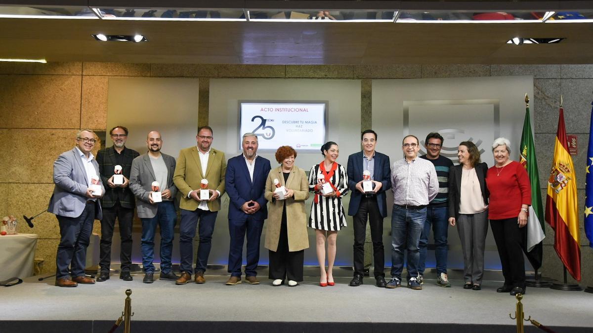 Representantes de entidades homenajeadas por la plataforma del voluntariado.