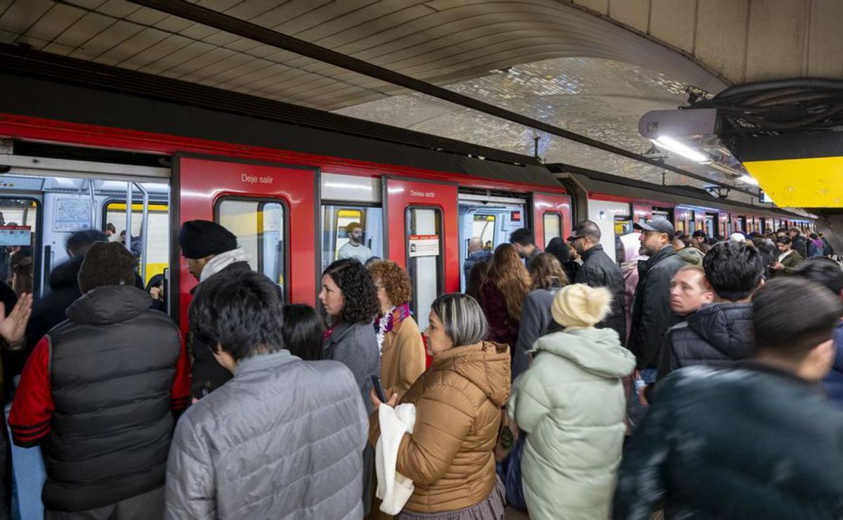 El metro i el bus tanquen el 2025 amb rècord de passatgers