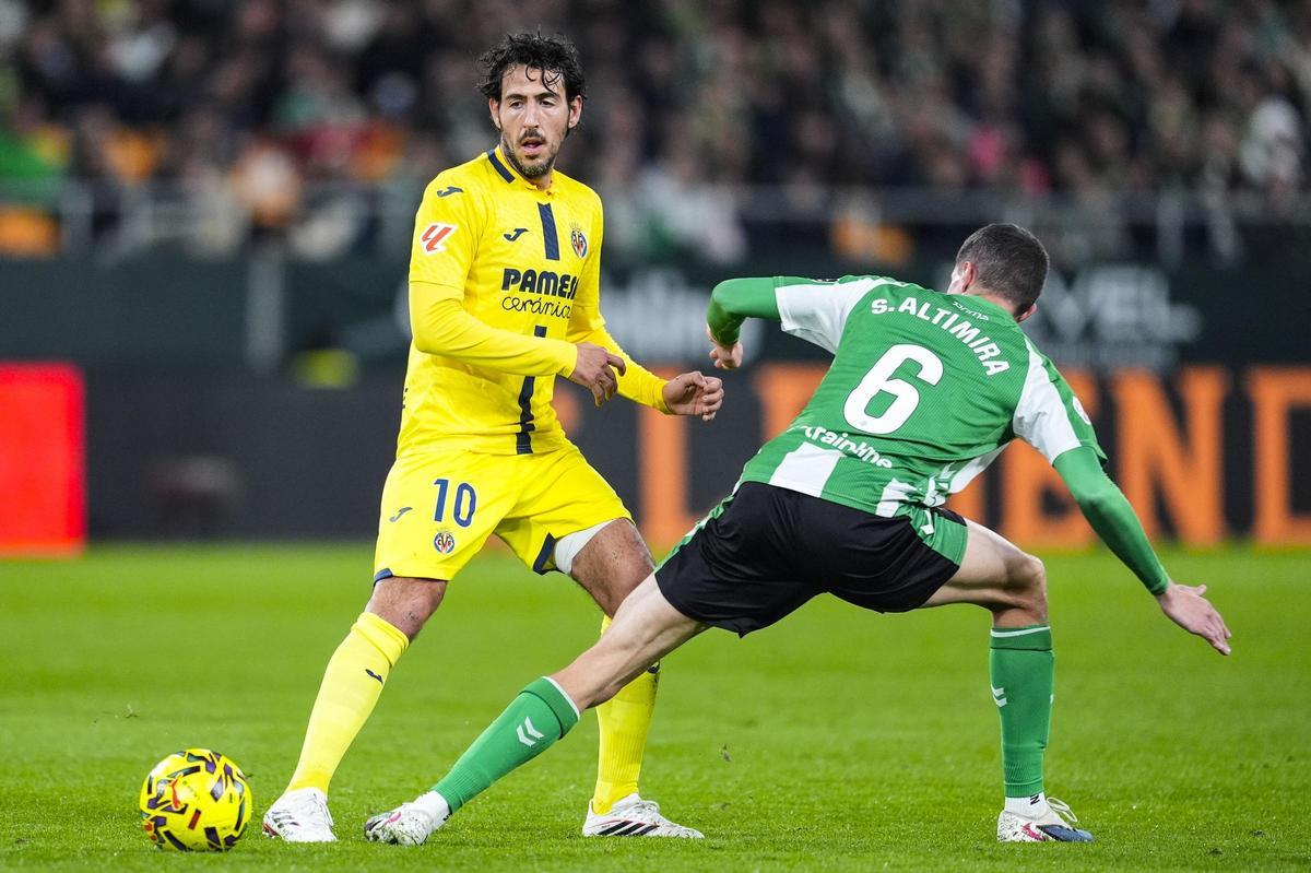 Dani Parejo, con el esférico en el Real Betis-Villarreal
