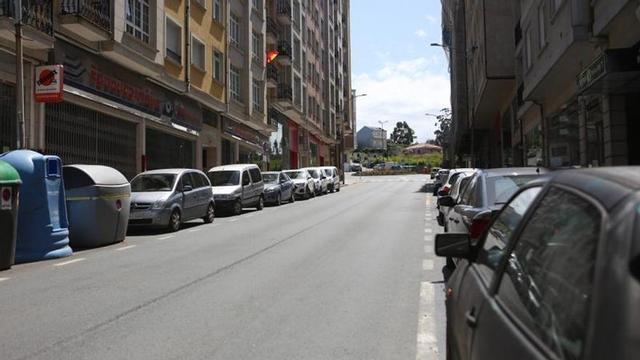Encontrar plaza para aparcar en la avenida se ha convertido en una misión imposible | BERNABÉ/AMANDA CASTRO