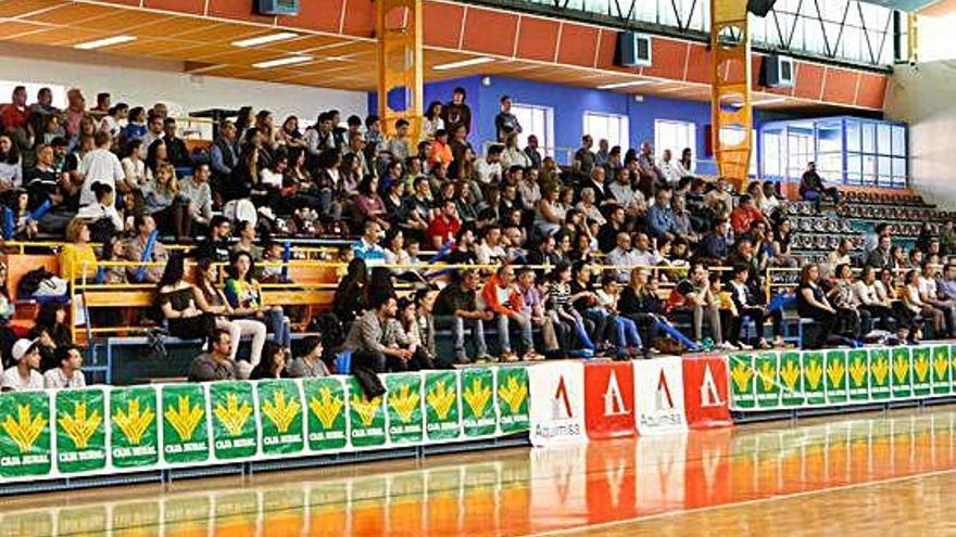 Imagen de la grada en un partido del CB Zamora.